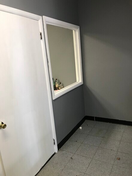 More Photos Of 55 N County Line Rd, Jackson Office For Lease