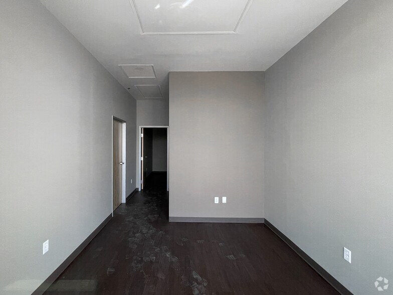 More Photos Of 9702 Ball St, San Antonio Distribution For Lease