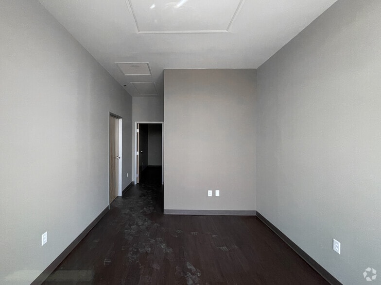 More Photos Of 9702 Ball St, San Antonio Distribution For Lease