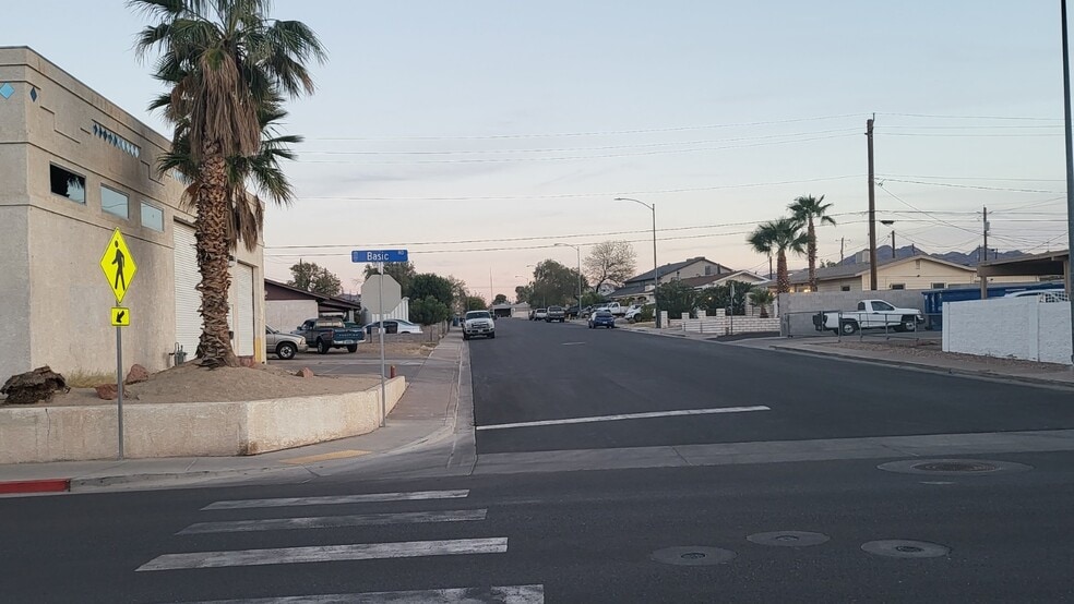 More Photos Of 303 Kansas Ave, Henderson Service For Lease