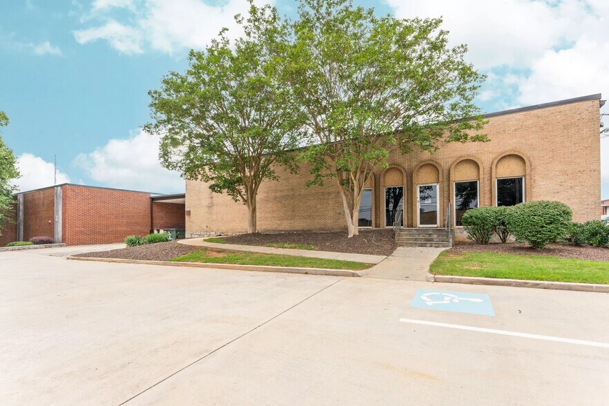 More Photos Of 1562 Litton Dr, Stone Mountain Warehouse For Lease