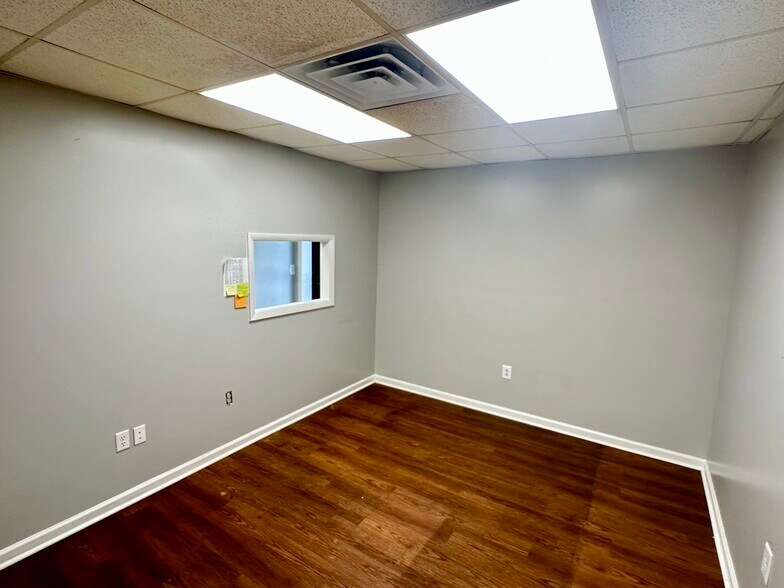 More Photos Of 315 Transport Dr, Cookeville Warehouse For Lease