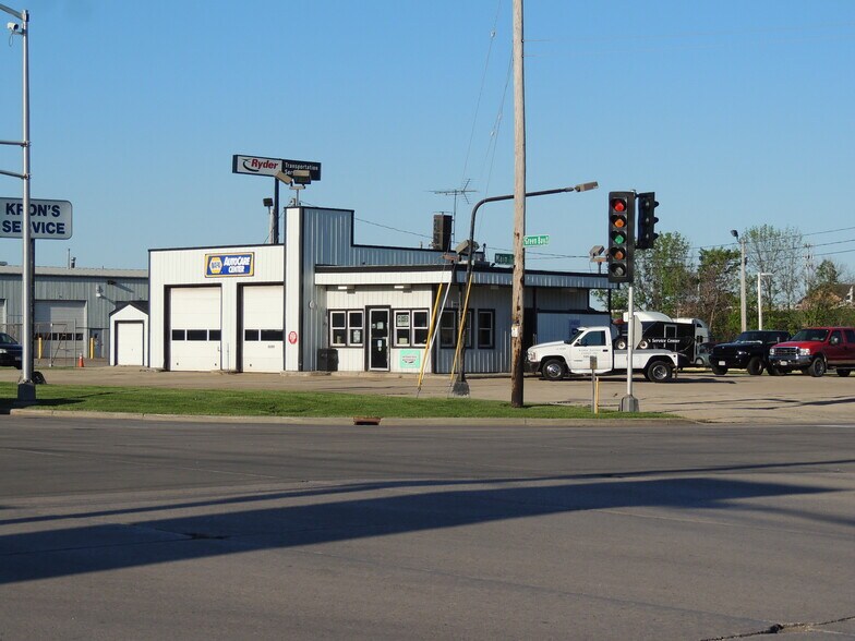 More Photos Of 1108 Main St, Neenah Auto Repair For Sale