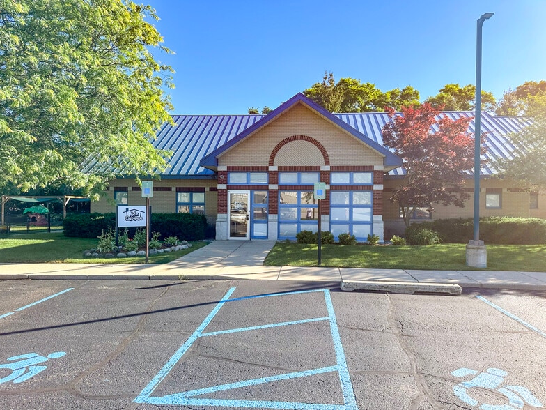 More Photos Of 4735 W River Dr, Comstock Park Medical For Lease
