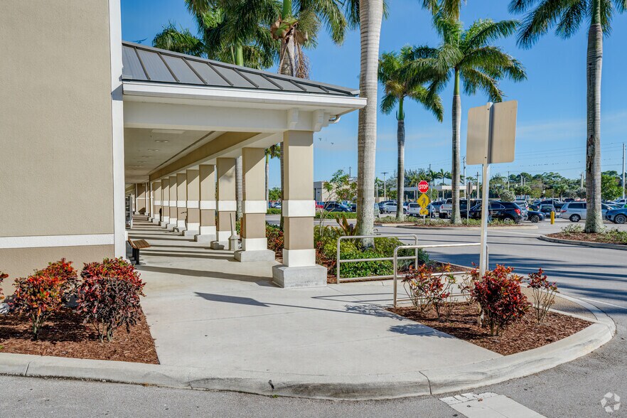 More Photos Of 15673 Southern Blvd, Loxahatchee Groves Freestanding For Lease