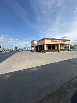 More Photos Of 4211 S Limit Ave, Sedalia Auto Dealership For Lease
