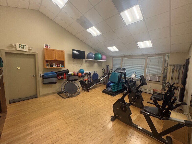 More Photos Of 163 Main St, South Kingstown Medical For Sale