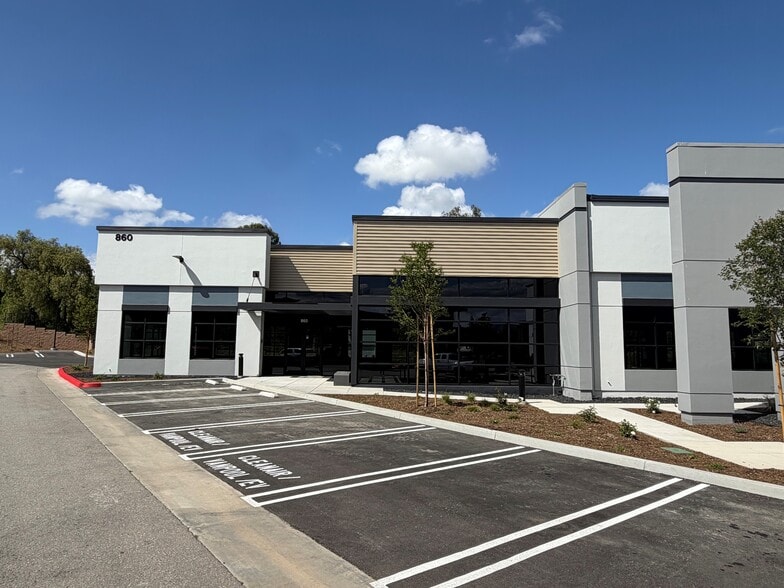 More Photos Of 800 Patriot Dr, Moorpark Medical For Sale