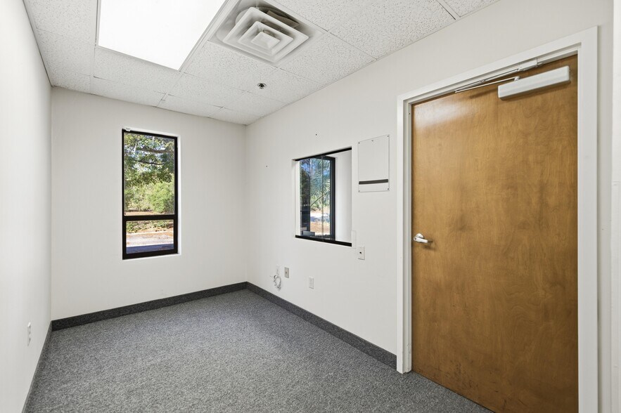 More Photos Of 451 SW 57th Ave, Ocala Distribution For Lease