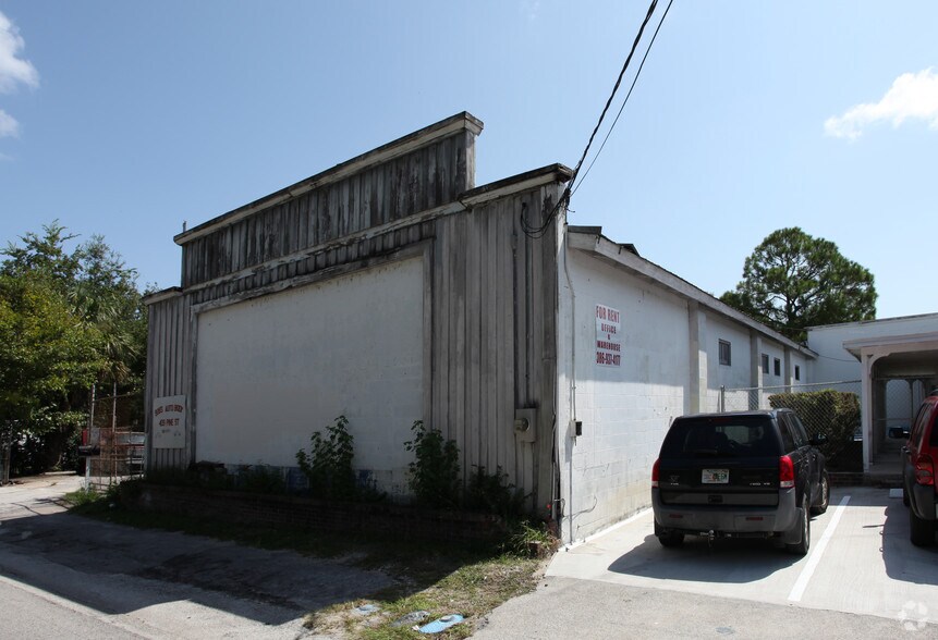 More Photos Of 407 N Pine St, Palatka Auto Repair For Lease