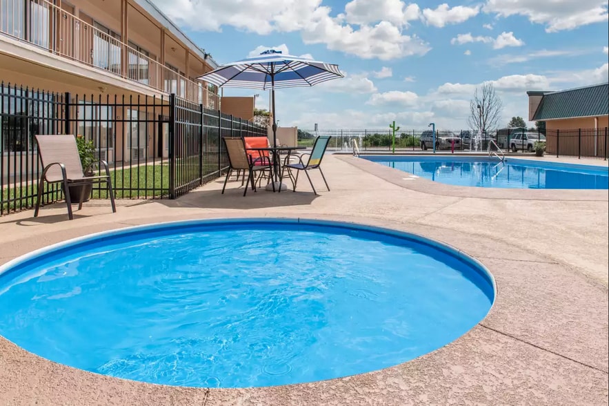 More Photos Of 406 E 22nd St, Huntingburg Hotel For Sale
