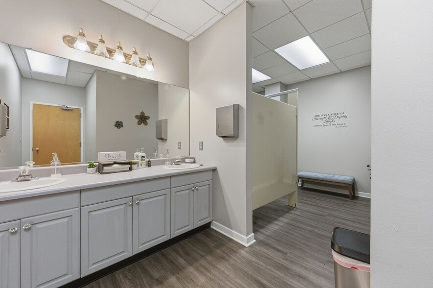 More Photos Of 2744 Red Lion Rd, Bear Religious Facility For Lease