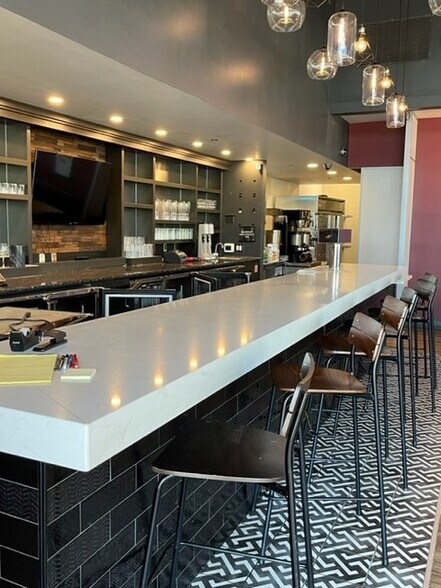 More Photos Of 2300-2328 Showtime Dr, Lansing Restaurant For Lease