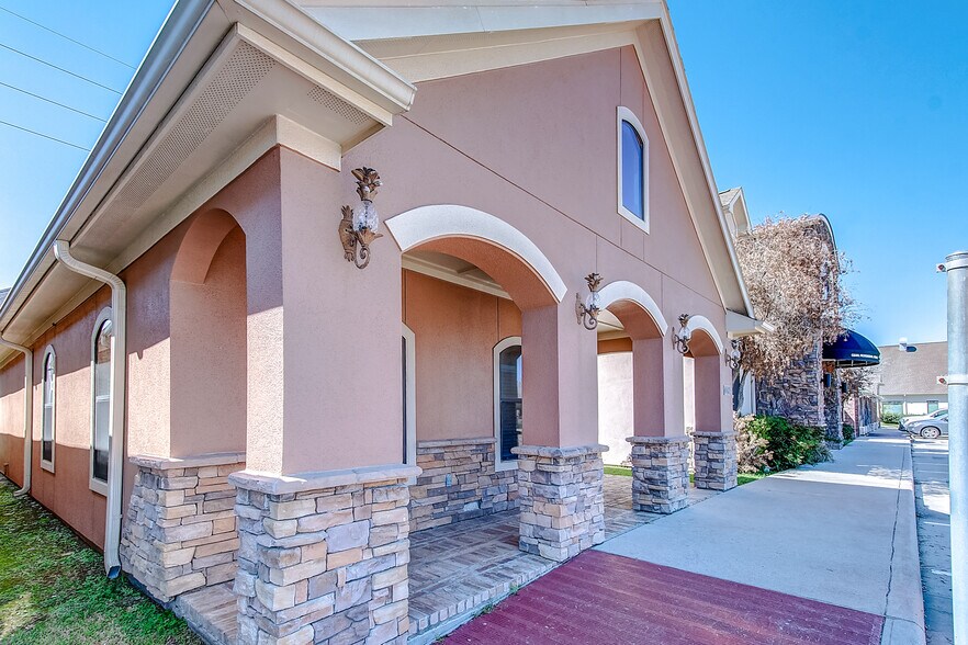More Photos Of 21386 Provincial Blvd, Katy Medical For Sale