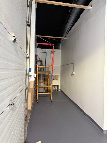 More Photos Of 3905 32nd St, Port Huron Truck Terminal For Sale