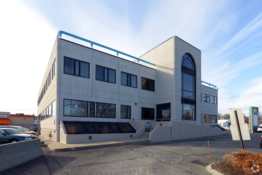 More Photos Of 11 Vanderbilt Ave, Norwood Office For Lease