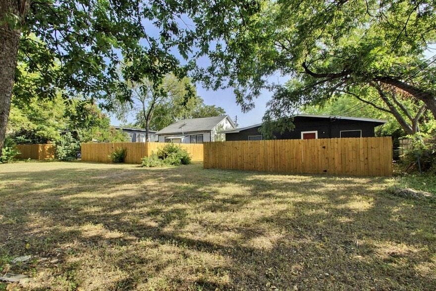 More Photos Of 607-611 Nelray Blvd, Austin Land For Sale