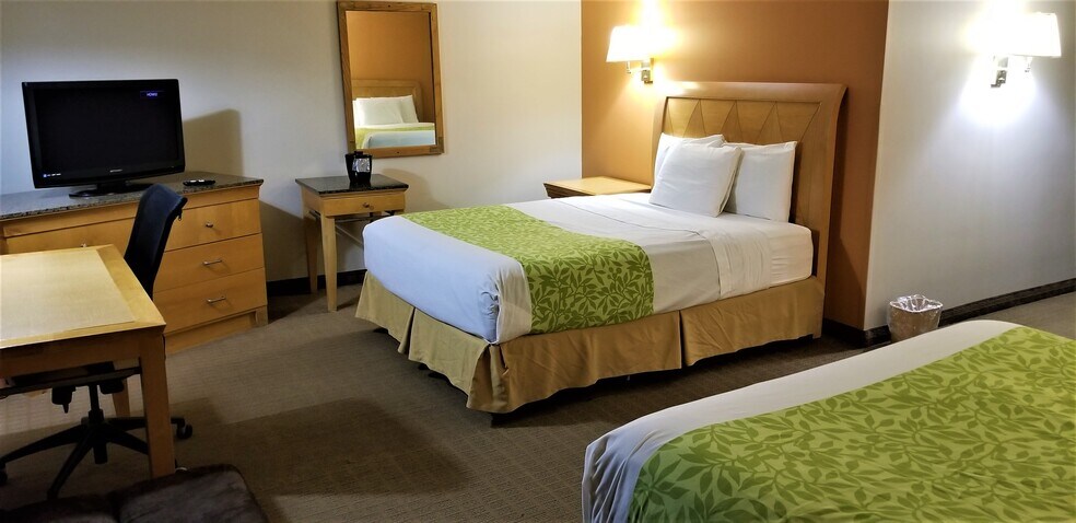 More Photos Of 817 W Main St, Lyons Hotel For Sale