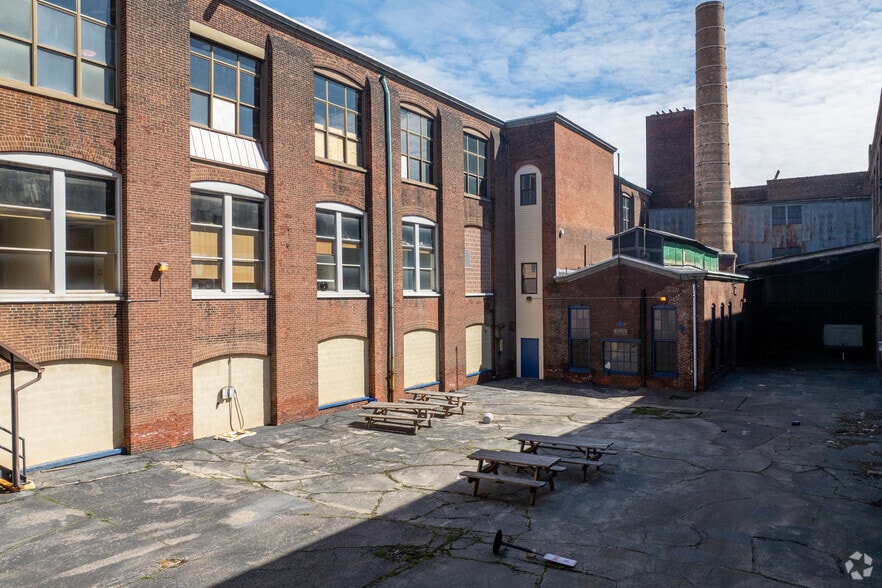 More Photos Of 3775 Kensington Ave, Philadelphia Light Distribution For Lease