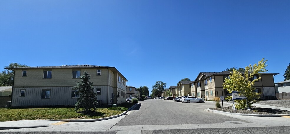 Primary Photo Of 509-523 Rose St N, Twin Falls Apartments For Sale