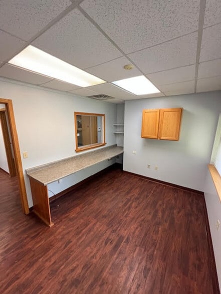 More Photos Of 411 W Lake Lansing Rd, East Lansing Unknown For Lease