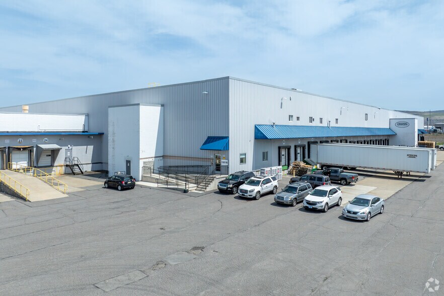More Photos Of 100 Keystone Industrial Park, Dunmore Distribution For Lease