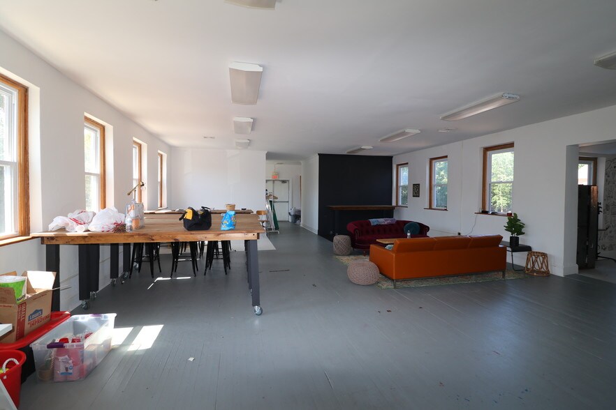 More Photos Of 214-218 S 4th St, Perkasie Warehouse For Lease