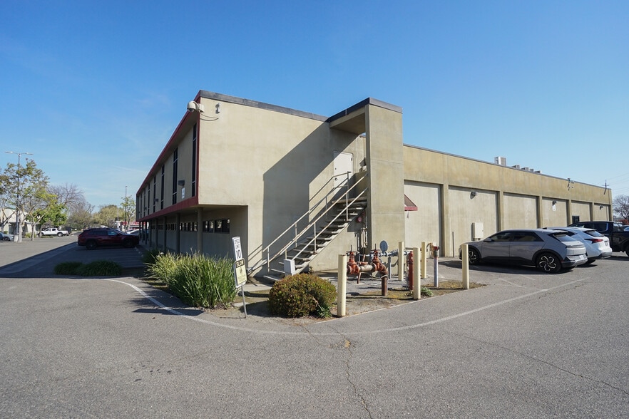 More Photos Of 1600 Yosemite Blvd, Modesto Office For Lease