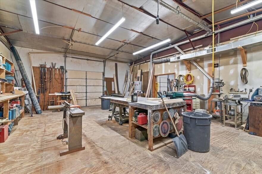 More Photos Of 424 PA-390, Tafton Light Manufacturing For Sale