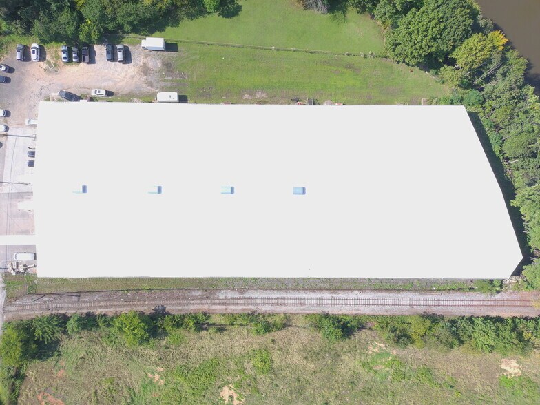 More Photos Of 313 Church St, Swedesboro Distribution For Lease