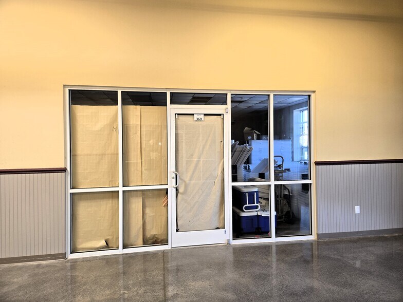 More Photos Of 300 Clinchfield St, Kingsport Storefront For Lease