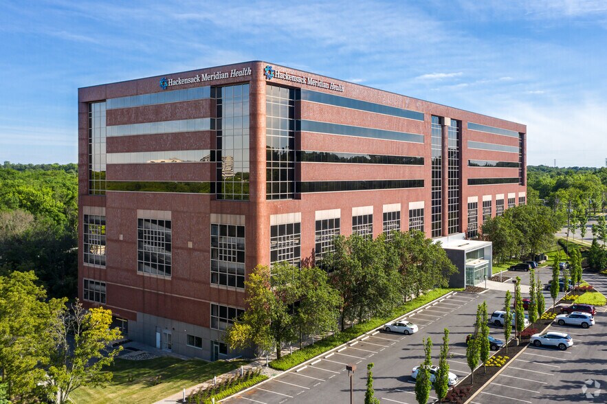 More Photos Of 343 Thornall St, Edison Office For Sale