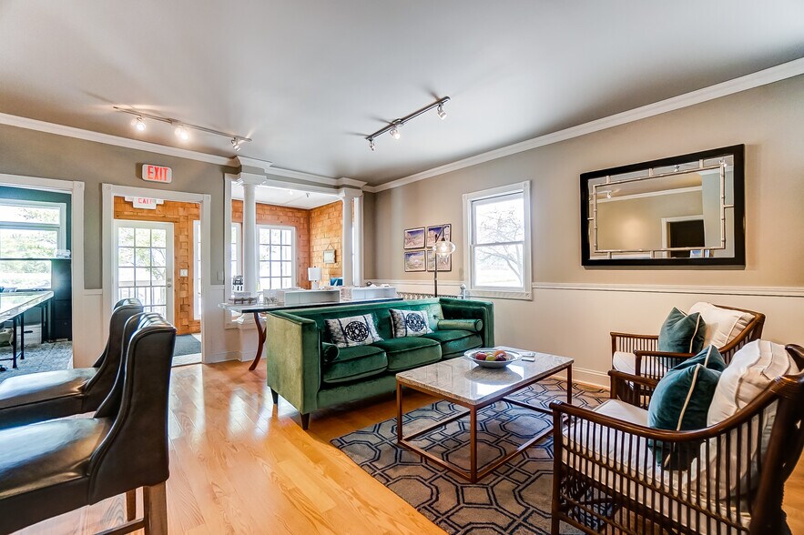 More Photos Of 1550 Lewis Center Rd, Lewis Center Freestanding For Sale