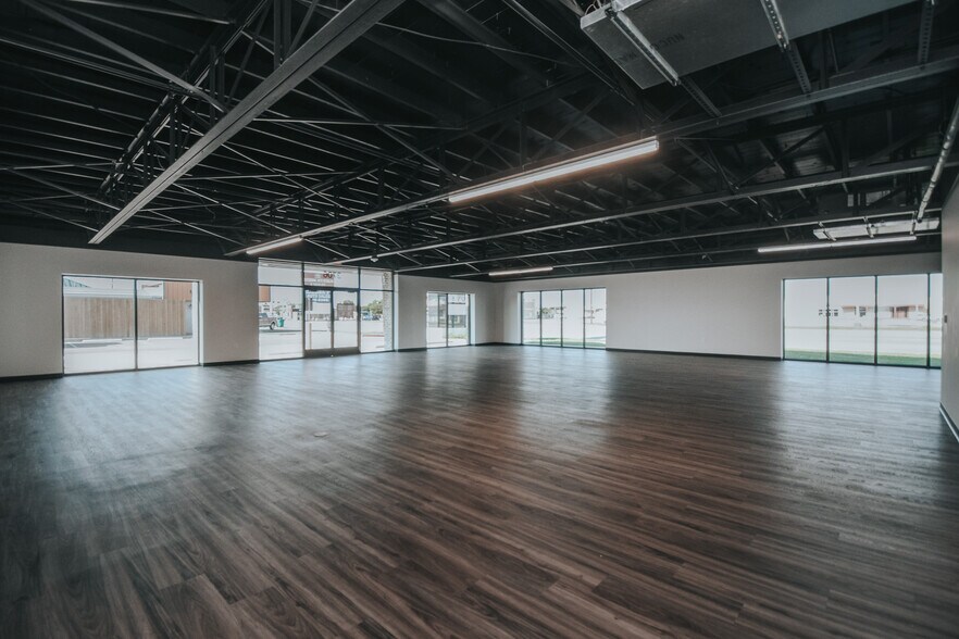 More Photos Of 3706 N Navarro St, Victoria Storefront For Lease