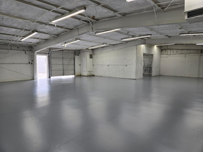More Photos Of 1655 W Maple St, Mapleton Warehouse For Lease