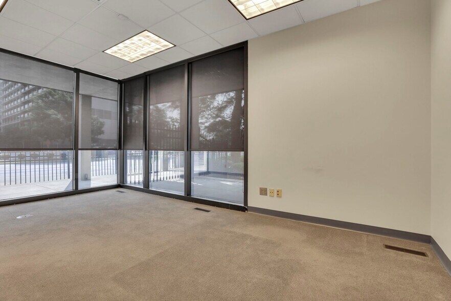 More Photos Of 141 E Town St, Columbus Office Residential For Lease