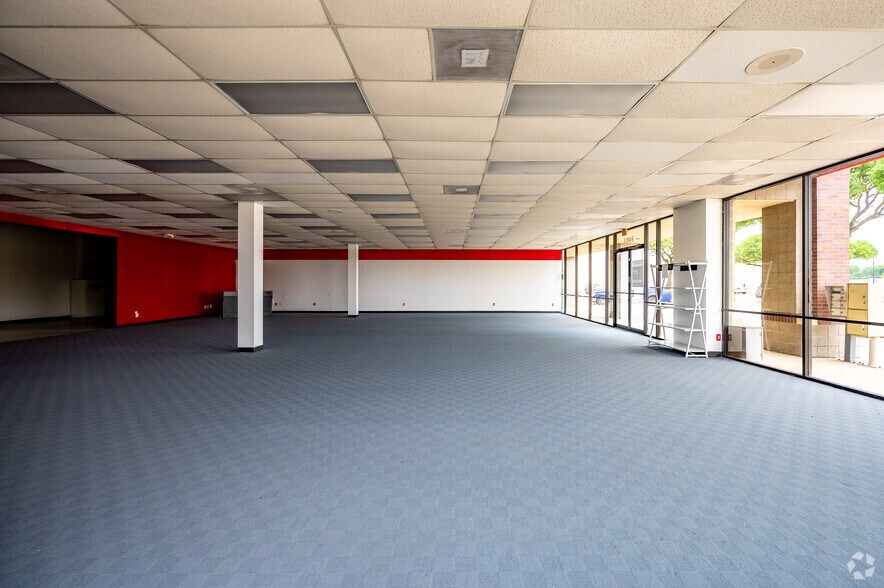 More Photos Of 2420 S Stemmons Fwy, Lewisville Unknown For Lease
