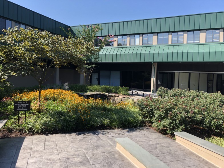 More Photos Of 1700 Reisterstown Rd, Pikesville Office For Lease