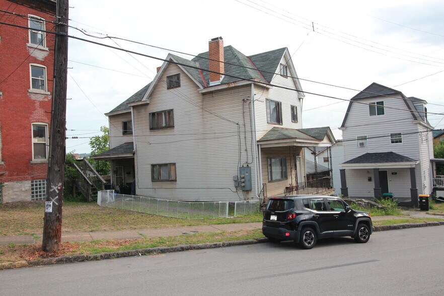 More Photos Of 900 Island Ave, McKees Rocks General Retail For Sale