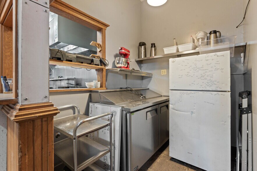 More Photos Of 102 S 1st Ave, Sandpoint Storefront Retail Office For Sale