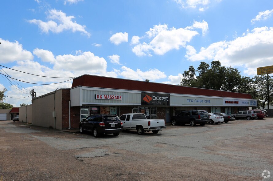 More Photos Of 3604 Mangum Rd, Houston Unknown For Lease