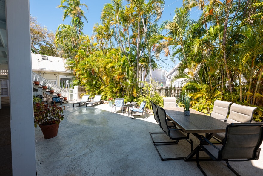 More Photos Of 412 Frances St, Key West Hotel For Sale