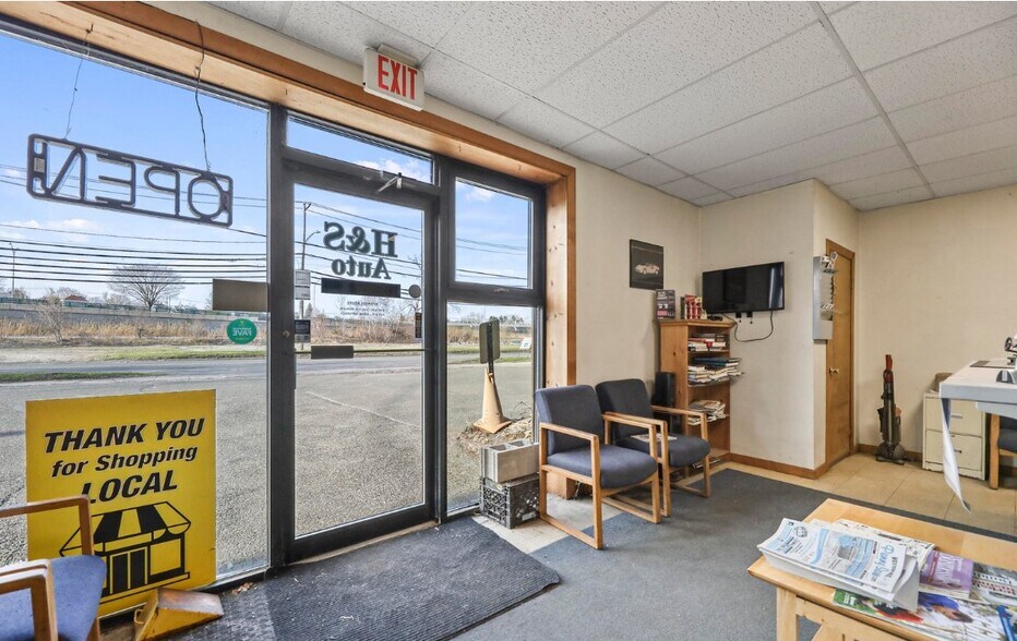 More Photos Of 1260 East St, Pittsfield Freestanding For Sale