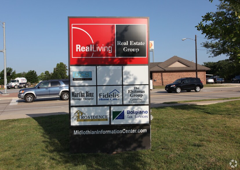 More Photos Of 200 S 14th St, Midlothian Medical For Sale