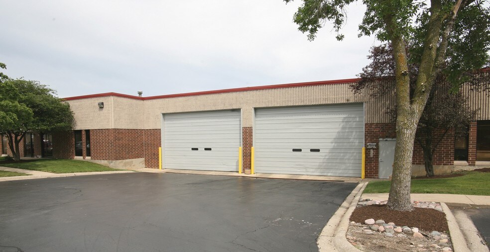 More Photos Of 5400 Newport Dr, Rolling Meadows Warehouse For Lease