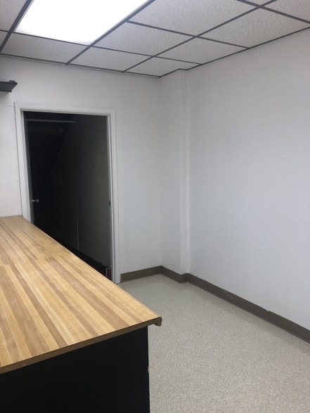 More Photos Of 1700 K St, Bakersfield Storefront Retail Office For Lease