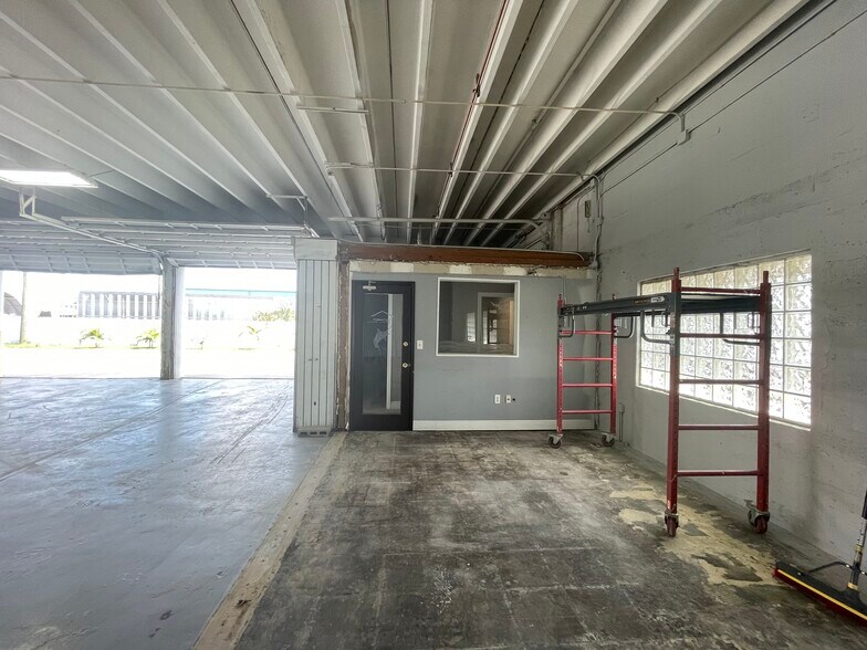 More Photos Of 5731 SW 23rd St, West Park Auto Repair For Lease
