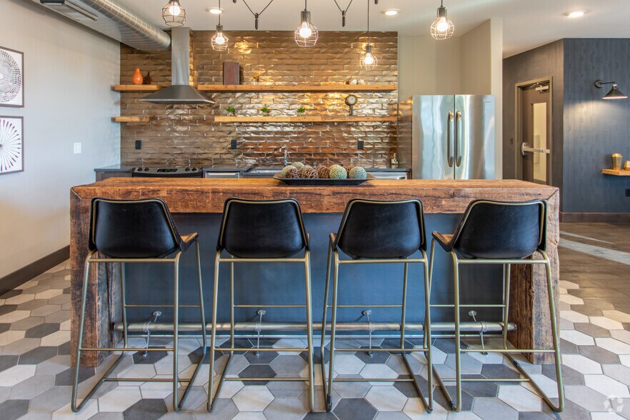 More Photos Of 2410 University Ave W, Saint Paul Apartments For Lease