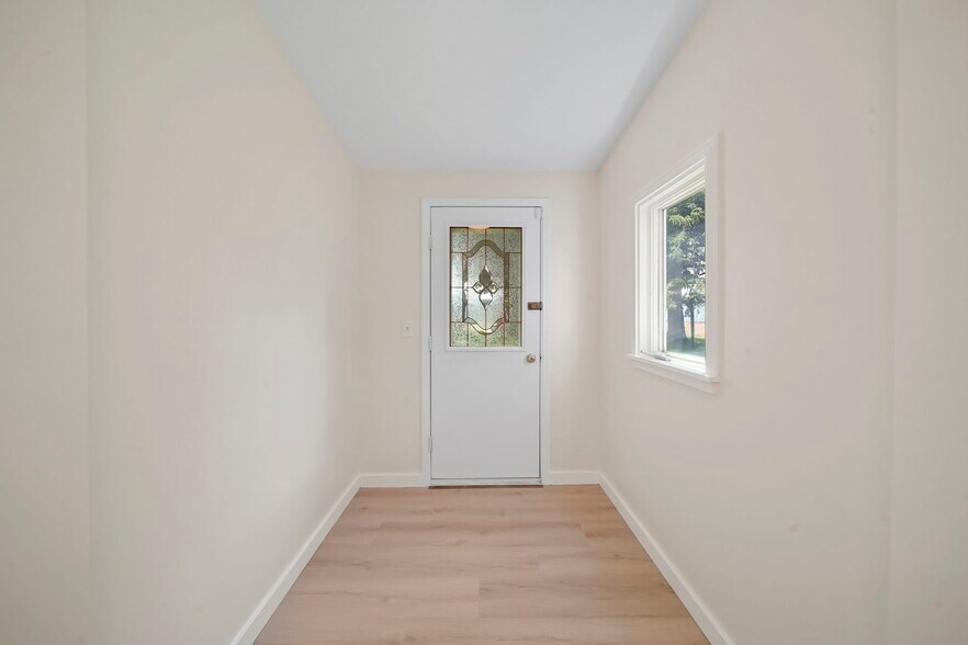 More Photos Of 15379 Howard Rd, Hanover Flex For Sale