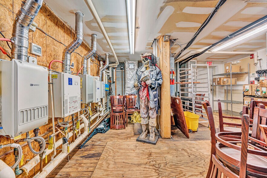 More Photos Of 1041 Harbour Inn Ln, Moneta Restaurant For Sale